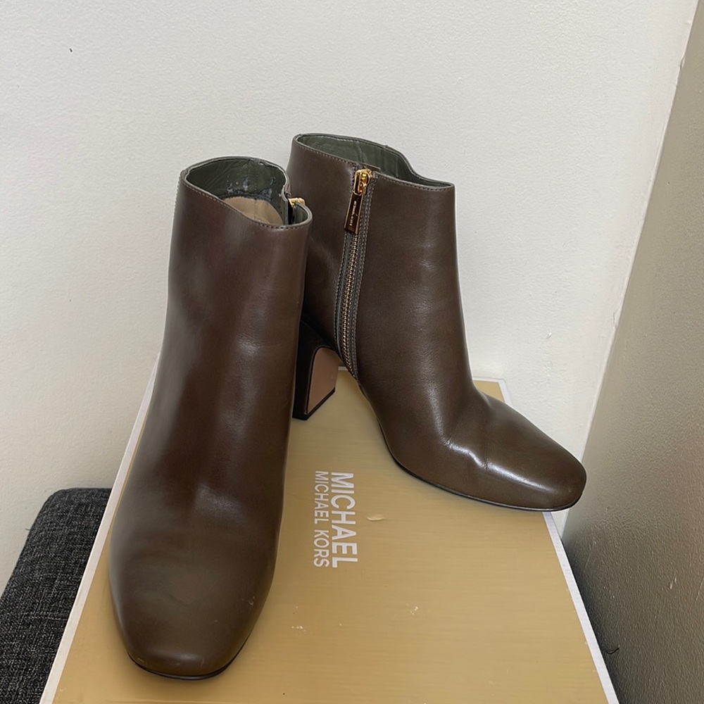 Michael Kors boots size 8.5